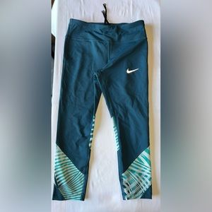 TEAL NIKE CAPRI WORK OUT PANTS